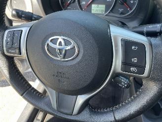 Toyota Yaris 1.3 5drs picture 11