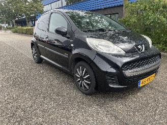Vaurioauto  passenger cars Peugeot 107 5DRS AIRCO 2011/8