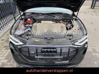 Audi E-tron 55 Quattro S line 3× 300KW picture 13