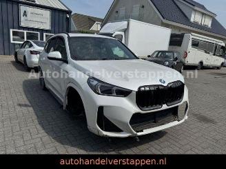 krockskadad bil auto BMW X1 xDrive30e M Sport HUD Pano Harman VOLL 2023/3