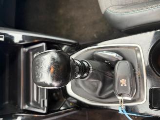 Peugeot 208  picture 6