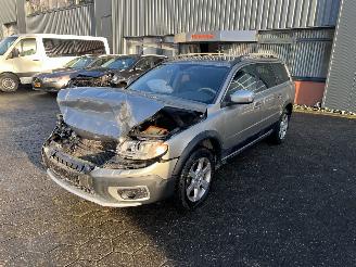 krockskadad bil auto Volvo Xc-70 3.2 Youngtimer 2008/1