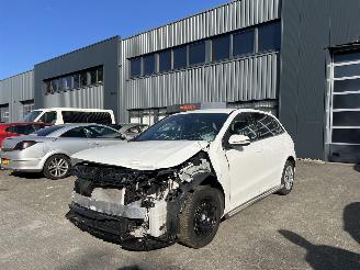 skadebil auto Mercedes B-klasse B200 D 2023/2