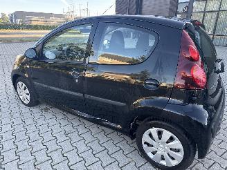 Peugeot 107 1.0 ACTIVE AIRCO RIJDBARE SCHADE! BOUWJAAR 2013  1750 EURO picture 2