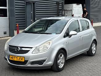 Opel Corsa 1.2 16V Hatchback  Benzine 1.229cc 59kW (80pk) FWD picture 1