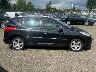 Peugeot 207 SW 1.6 VTI Premiere picture 6