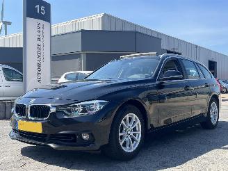 krockskadad bil auto BMW 3-serie Touring 318i High Executive 2019/3