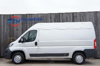 Vaurioauto  passenger cars Peugeot Boxer 2.2 HDi L2H2 Airco Cruise Camera Trekhaak 96KW Euro 6 2016/2