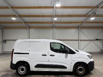 krockskadad bil bedrijf Peugeot Partner 1.2PT 81kW Premium 2022/5