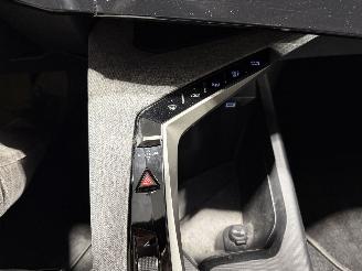 Peugeot e-3008 73kWh 157kW Allure Avantage picture 36