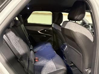 Peugeot e-3008 73kWh 157kW Allure Avantage picture 38