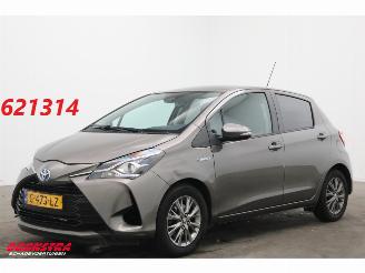 skadebil auto Toyota Yaris 1.5 Hybrid Comfort Navi Clima Cruise Camera 2019/10
