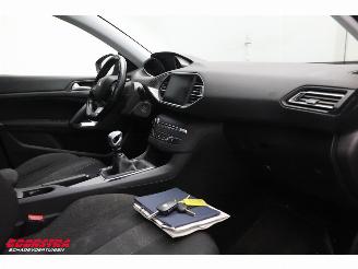 Peugeot 308 SW 1.6 BlueHDI Executive Pack Pano Navi Clima Cruise Camera PDC AHK picture 12