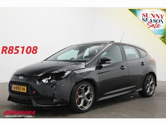 skadebil auto Ford Focus 2.0 EcoBoost ST-3 250 PK Schuifdak Leder Clima Cruise Camera SHZ 2013/7