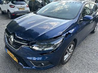 skadebil auto Renault Mégane Stationcar 1.2 TCe  Zen 2017/8