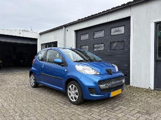 krockskadad bil auto Peugeot 107 1.0-12V Urban Move 2010/1