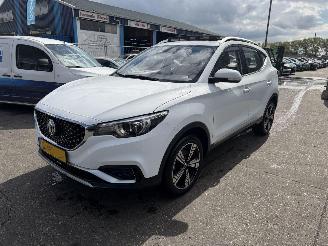 Vaurioauto  passenger cars MG ZS EV 45 kWh 105KW Luxury Pano Clima Navi Led Leer Camera NAP 2020/12