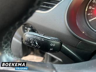 Skoda Octavia Combi 1.6 TDI DSG Business Climate Navi Cruise PDC picture 18