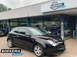 skadebil auto Alfa Romeo MiTo 1.4 Distinctive Clima Navi Elektrisch ramen Licht metaal 2010/3