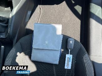 Peugeot 208 1.2 VTi Access Navi Cruise-Control Parkeersensoren Clima picture 15