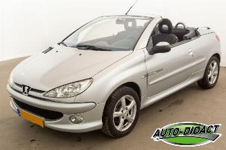 Vaurioauto  passenger cars Peugeot 206 CC 1.6-16V 98.259 km Clima Quiksilver 2004/7