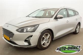 damaged passenger cars Ford Focus Wagon - 1.0 EcoBoost Hybrid - Navi - Camera - Trend Edition Business 2021/10