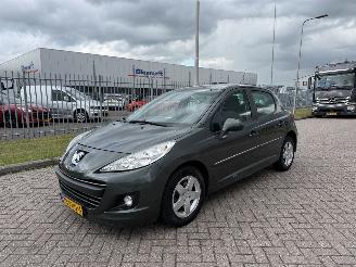 krockskadad bil auto Peugeot 207 1.4 VTi Style AIRCO 2011/1