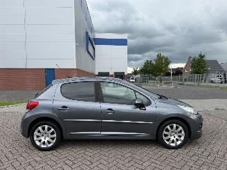 krockskadad bil auto Peugeot 207 1.6 VTi Sportium AIRCO 2010/10