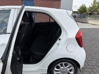 Kia Picanto 1.2 CVVT 63kw AIRCO picture 12