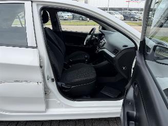 Kia Picanto 1.2 CVVT 63kw AIRCO picture 16