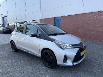 skadebil auto Toyota Yaris 51Kw Aspiration Bi-Tone AIRCO 2016/12