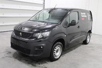 Damaged car Peugeot Partner  2022/2