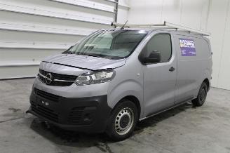 krockskadad bil auto Opel Vivaro  2022/11