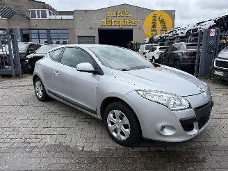 Coche accidentado Renault Mégane Coupe 1.6I EXPRESSION 2010/3